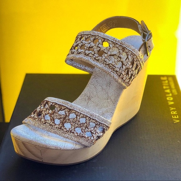 Very Volatile Shoes - NWT Off White Wedge